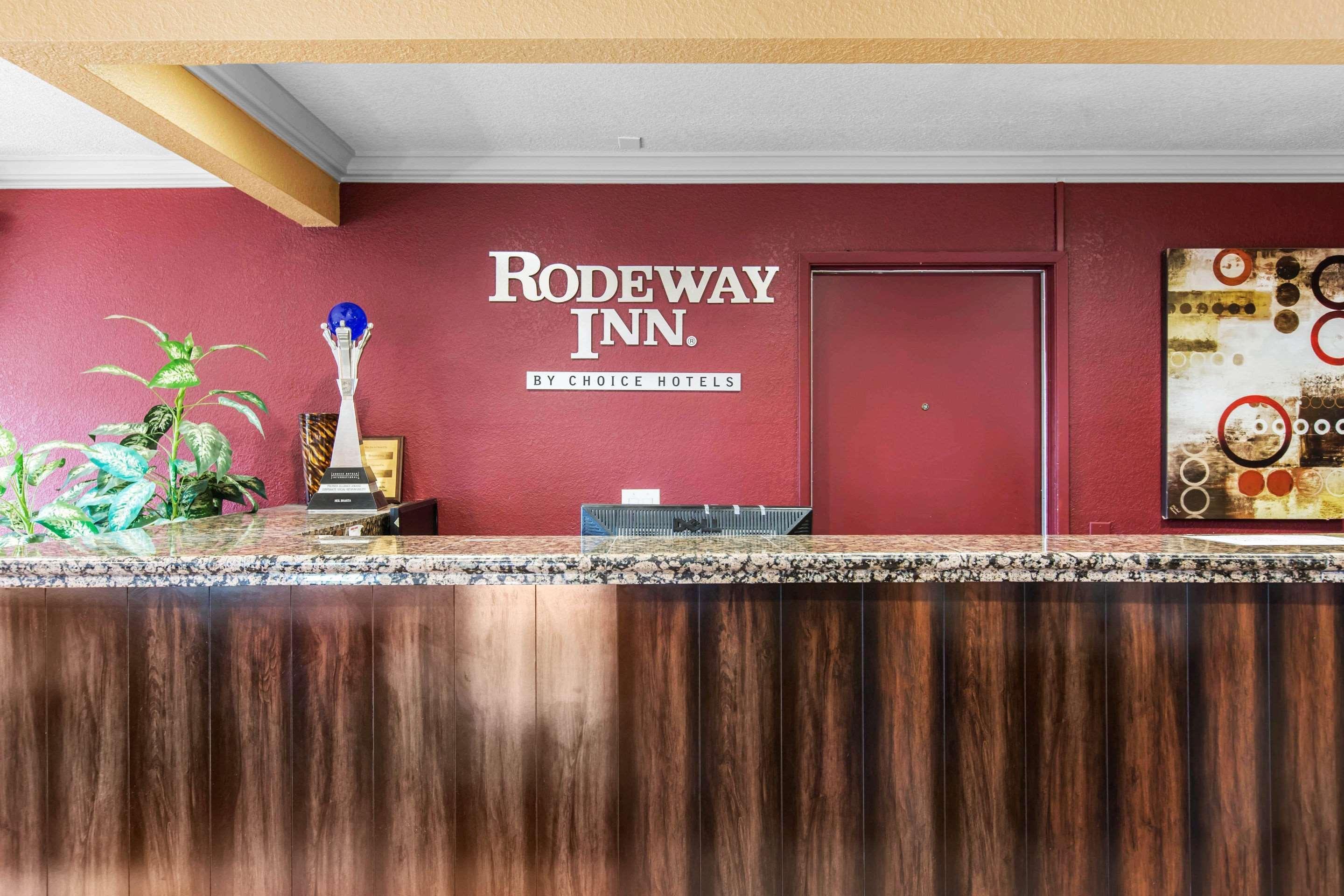 Rodeway Inn Escondido Downtown Exterior photo